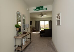 Smart TV - Modern 3BR Clovis Retreat w/ Workspaces, Game Room & Yard—Close to Nat’l Parks (Clovis)