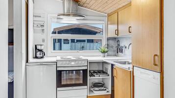 Fridge, stovetop, coffee/tea maker