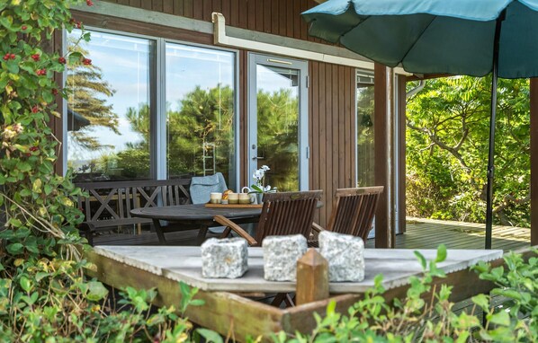 Outdoor dining - Amazing home in Faaborg (Faaborg)