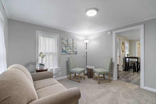 Tiny House Jewel in Brockport!