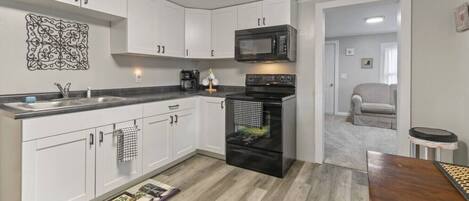 Refrigerador, microondas, horno, placa de cocina