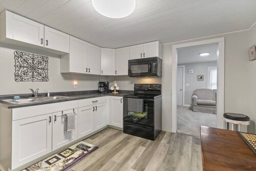 Tiny House Jewel in Brockport!
