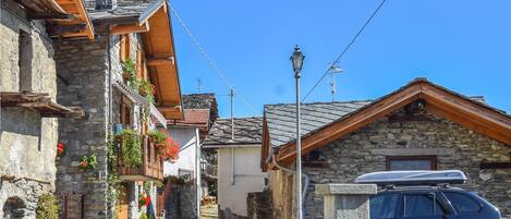 Parkeerplaatsen op het terrein