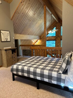 2 bedrooms, desk, WiFi, bed sheets