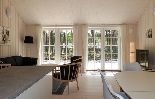 Cozy home in Nexø with WiFi