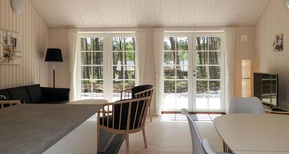 Cozy home in Nexø with WiFi