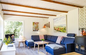 Fernseher, Kamin, Tischfußball