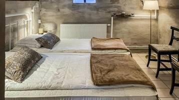 4 bedrooms, free WiFi, bed sheets