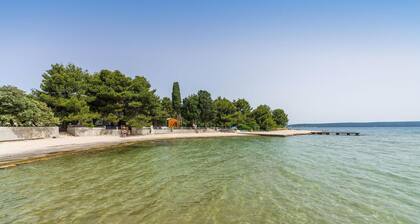2 bedroom beach front apartment in Zdrelac