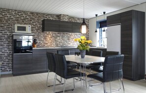 Dining - Amazing home in Klemensker with WiFi (Klemensker)
