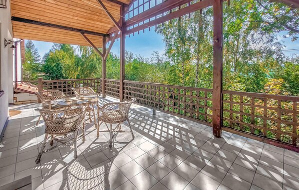 Outdoor dining - 6 bedroom amazing home in Mucharz (Mucharz)