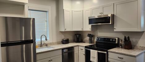 Refrigerador, microondas, horno, placa de cocina