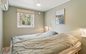 4 bedrooms, travel cot, free WiFi