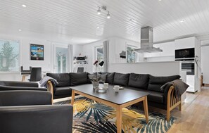 Fernseher, Kamin, Stereoanlage