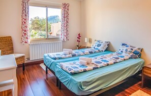 3 bedrooms, travel crib, free WiFi, bed sheets