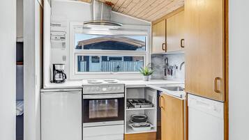 Fridge, stovetop, coffee/tea maker