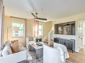 Televisión y oficina 