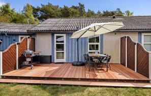 Outdoor dining - Gorgeous apartment in Nexø with sauna (Nexø)