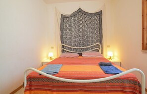 1 bedroom, bed sheets