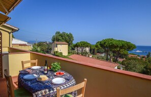 تناول الطعام بالخارج