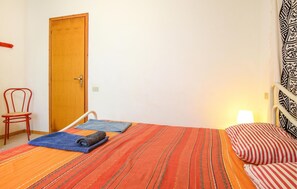 1 bedroom, bed sheets