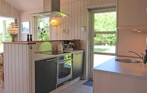 Fridge, stovetop, dishwasher - 2 bedroom stunning home in Hasle (Hasle)