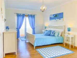 3 عدّة غ رف نوم ومكواة/لوح كي وواي فاي مجانًا وملاءات أسرّة