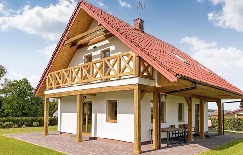 Cozy home in Moryn with WiFi