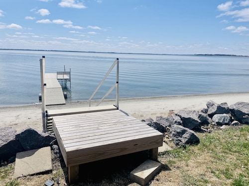 Cozy 3 bedroom Beach Front Home 