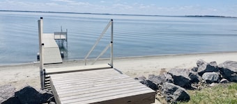 Cozy 3 bedroom Beach Front Home 