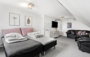 5 bedrooms, free WiFi - Pet friendly home in Nexø with WiFi (Nexø)