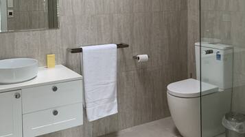 Dusche, Haartrockner, Fußbodenheizung (Badezimmer), Handtücher