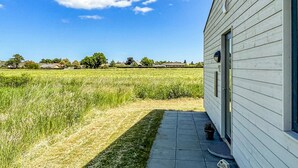 A modern house with a large grassy yard and a clear blue sky. - Lovely home in Nexø with WiFi (Nexø)