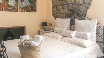 5 bedrooms, free WiFi, bed sheets