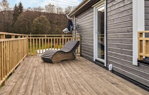 Terrace/patio - 5 bedroom beautiful home in Bjoa (Bjoa)