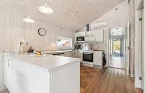 Køleskab, kogeplade, opvaskemaskine