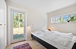 3 bedrooms, travel cot, free WiFi - 3 bedroom beautiful home in Aakirkeby (Aakirkeby)