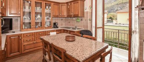 Réfrigérateur, plaque de cuisson, cafetière/bouilloire