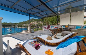 Property grounds - Beach front home in Blato (Blato)
