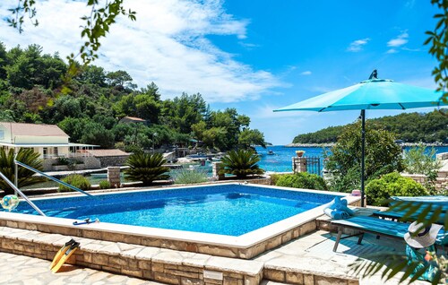 Beach front home in Blato