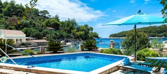 Beach front home in Blato