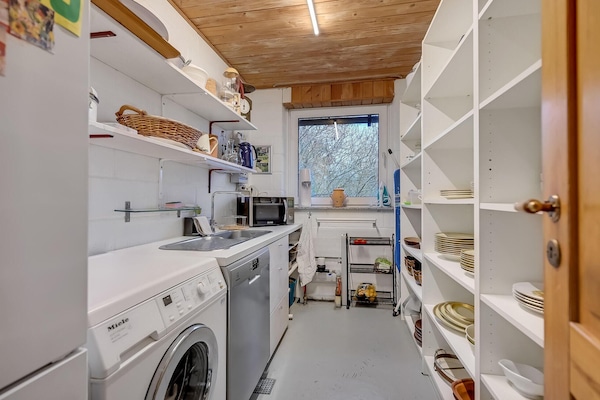 Frigorífico, placa de cocina, lavavajillas y cafetera o tetera