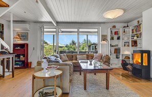 TV, fireplace - 2 bedroom cozy home in Egå (Egå)