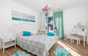 3 bedrooms, travel cot, free WiFi, bed sheets - Stunning home in Banjol (Banjol)