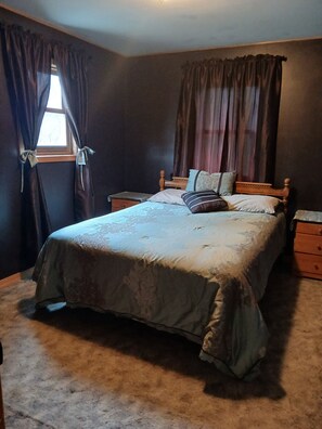 2 bedrooms, free WiFi, bed sheets - Cozy home in Wisconsin's recreational northwoods. (Butternut)