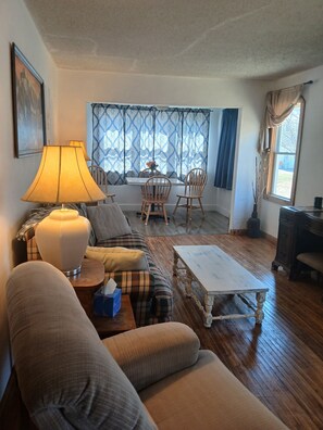 Smart TV - Cozy home in Wisconsin's recreational northwoods. (Butternut)