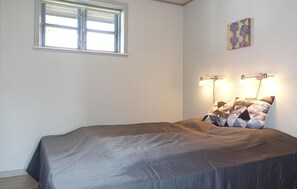 1 bedroom, travel cot, free WiFi