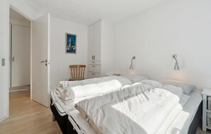 3 bedrooms, travel cot, free WiFi