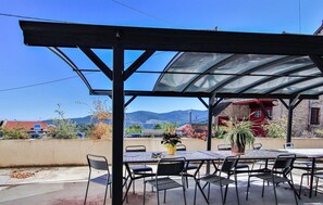 Outdoor dining - 3 bedroom nice home in Vanosc (Vanosc)