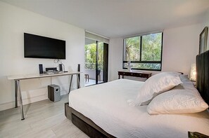 3 bedrooms, desk, iron/ironing board, free WiFi
